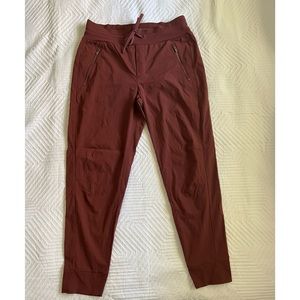 Athleta size 6 Trekkie North Jogger Pant with zip pockets + tie waist